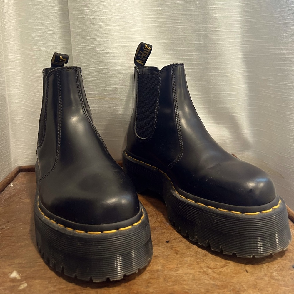 NEVER WORN Dr.Marten’s 2976 QUAD Chelsea Platform Boots